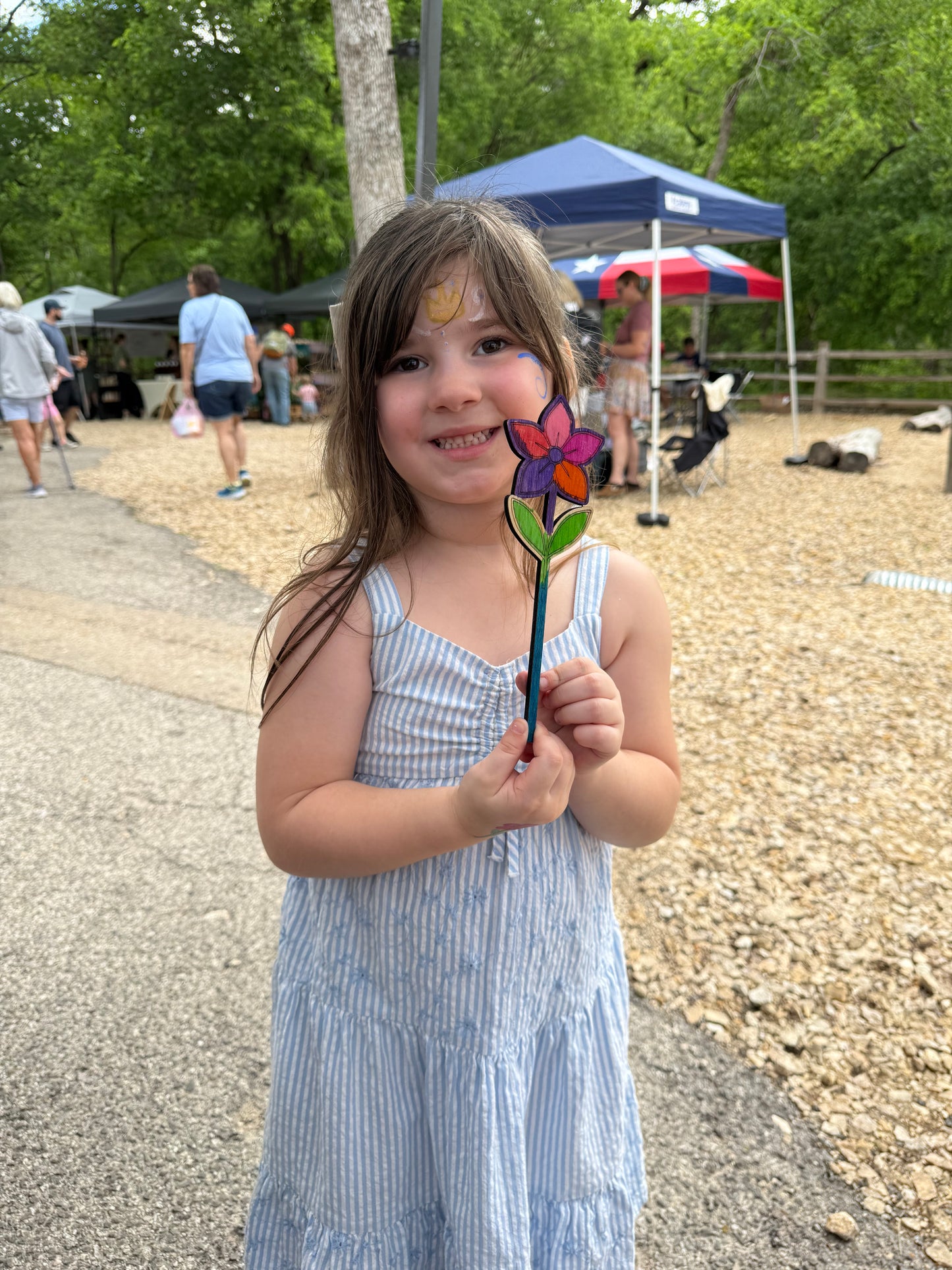 Wooden Flower Pop-Up at Kendra Scott Harker Heights